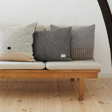 Lade das Bild in den Galerie-Viewer, Aymara Kissen - Sofakissen aus feinster Alpakawolle