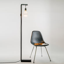 Lade das Bild in den Galerie-Viewer, Leuchte F mit Glühbirne von Raumgestalt