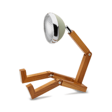 Lade das Bild in den Galerie-Viewer, Mr. Wattson, Designer LED Tischlampe im Stil eines sitzenden Menschen