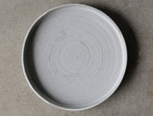 Lade das Bild in den Galerie-Viewer, Tablett aus Keramik - ein Unikat aus dem Chiemgau
