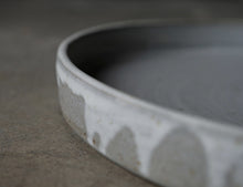Lade das Bild in den Galerie-Viewer, Tablett aus Keramik - ein Unikat aus dem Chiemgau