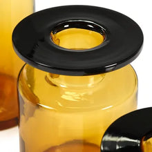 Lade das Bild in den Galerie-Viewer, Vase - bernsteinfarbene Vase Wind & Fire von Marie Michielssen