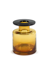 Lade das Bild in den Galerie-Viewer, Vase - bernsteinfarbene Vase Wind & Fire von Marie Michielssen