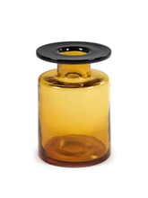 Lade das Bild in den Galerie-Viewer, Vase - bernsteinfarbene Vase Wind & Fire von Marie Michielssen