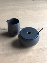 Lade das Bild in den Galerie-Viewer, Milchkännchen & Zuckerdose