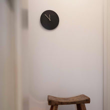 Lade das Bild in den Galerie-Viewer, Monduhr - mit goldener Botschaft aus Schwarzstahl