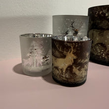 Lade das Bild in den Galerie-Viewer, Windlicht mit Hirsch-Motiven

