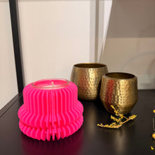 Lade das Bild in den Galerie-Viewer, Duftkerze Whimsy Scented - Pink Storys
