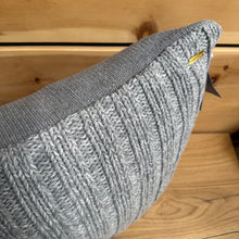 Lade das Bild in den Galerie-Viewer, Strickkissen Coast - Peter Dahlenburg
