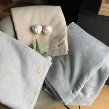 Lade das Bild in den Galerie-Viewer, Soft Sealine - feingewebte Decken und Kissen
