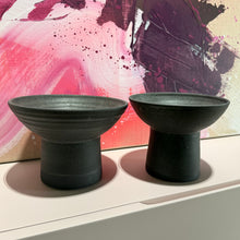 Lade das Bild in den Galerie-Viewer, Handgedrehte hohe Schale aus Keramik
