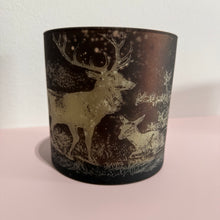 Lade das Bild in den Galerie-Viewer, Windlicht mit Hirsch-Motiven
