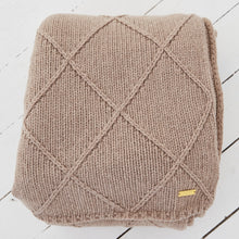 Lade das Bild in den Galerie-Viewer, Kissen und Decken im Design FISHING NET von Peter Dahlenburg
