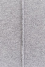 Lade das Bild in den Galerie-Viewer, Strickdecke oder Kissen - Shallow von Peter Dahlenburg
