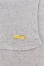 Lade das Bild in den Galerie-Viewer, Strickdecke oder Kissen - Shallow von Peter Dahlenburg
