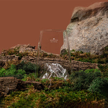 Lade das Bild in den Galerie-Viewer, Berge Longdrink Glas - in topographischem Design
