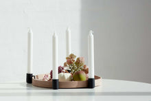 Lade das Bild in den Galerie-Viewer, Luna Tablett aus Eiche mit schwarzen Kerzenhaltern

