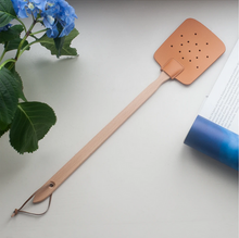 Lade das Bild in den Galerie-Viewer, Fliegenklatsche aus Holz
