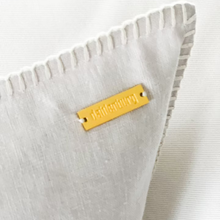 Lade das Bild in den Galerie-Viewer, Stitch - Kissenbezug aus 100% Leinen - Peter Dahlenburg
