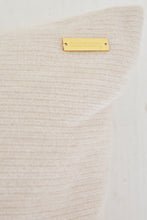 Lade das Bild in den Galerie-Viewer, Soft Sealine - feingewebte Decken und Kissen
