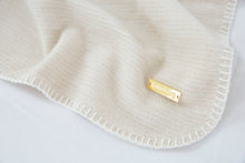 Lade das Bild in den Galerie-Viewer, Soft Sealine - feingewebte Decken und Kissen
