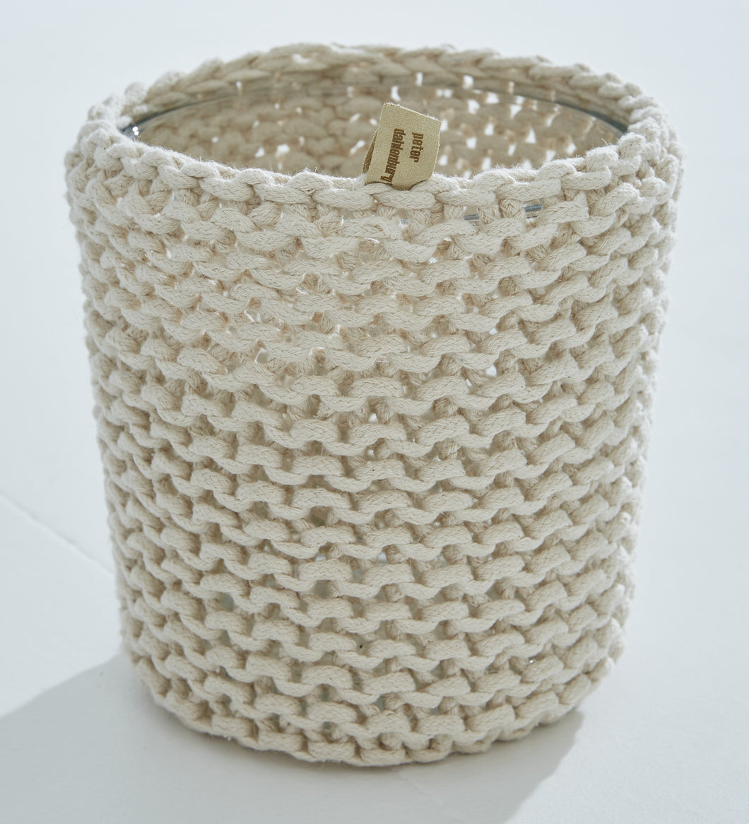 Windlicht mit gestricktem Bezug - für Wohlfühlmomente von Peter Dahlenburg