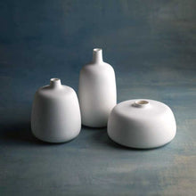 Lade das Bild in den Galerie-Viewer, ANNA Vasen und Kerzenhalter aus Porzellan
