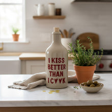 Lade das Bild in den Galerie-Viewer, Ölspender aus Keramik mit schönem 3D Druck - Menutje Marechal
