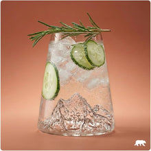 Lade das Bild in den Galerie-Viewer, Berge Longdrink Glas in topographischem Design
