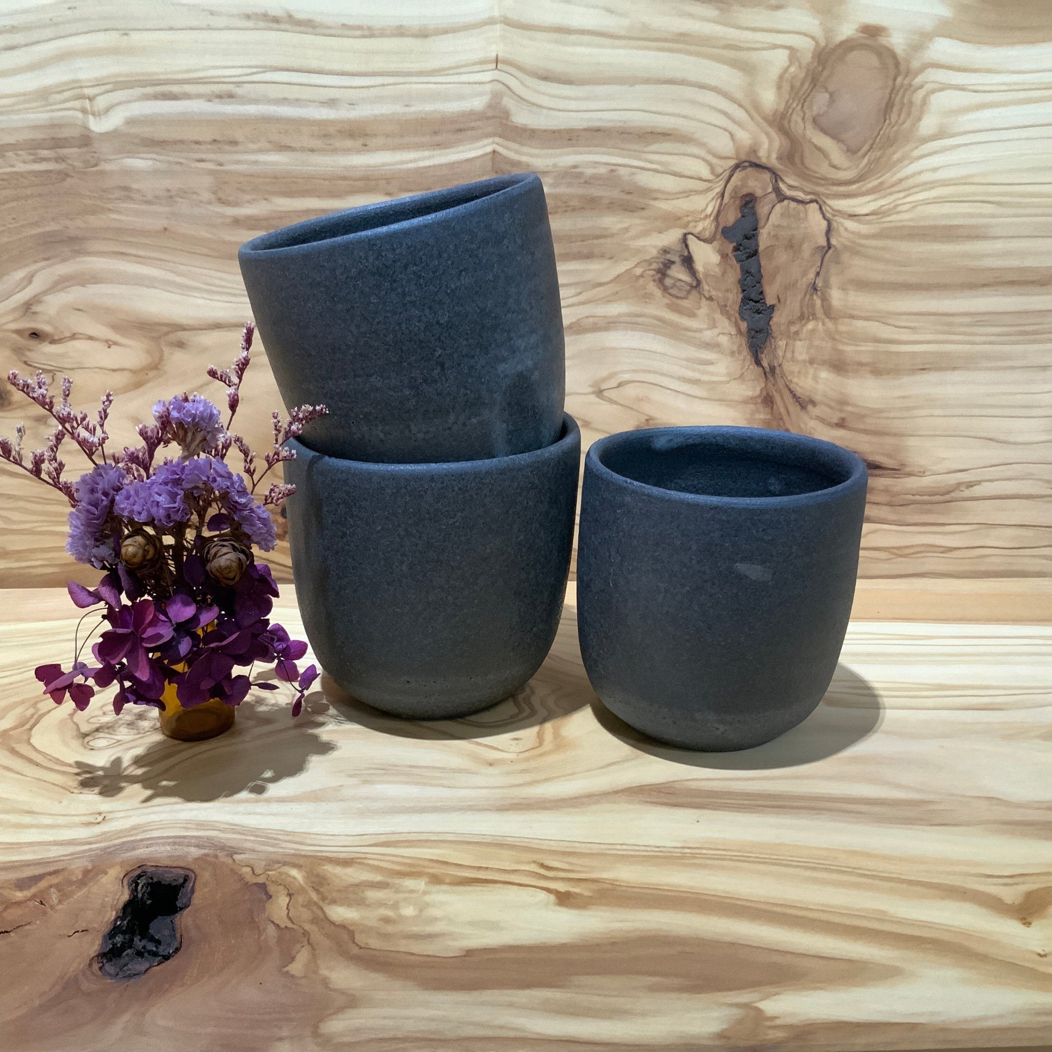 Handgedrehte matt-schwarze Tasse – SEEHOLZ Wohnen
